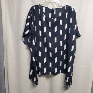Black and White Geometric Women's Top